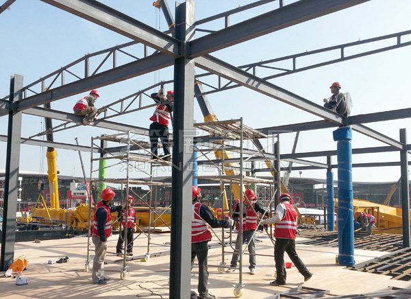 草莓网站APP展览施工团队