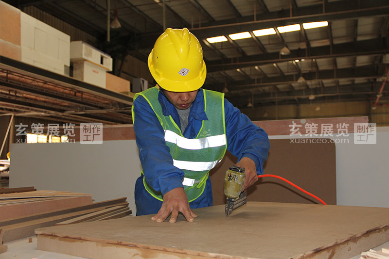 草莓网站APP展览工厂木工